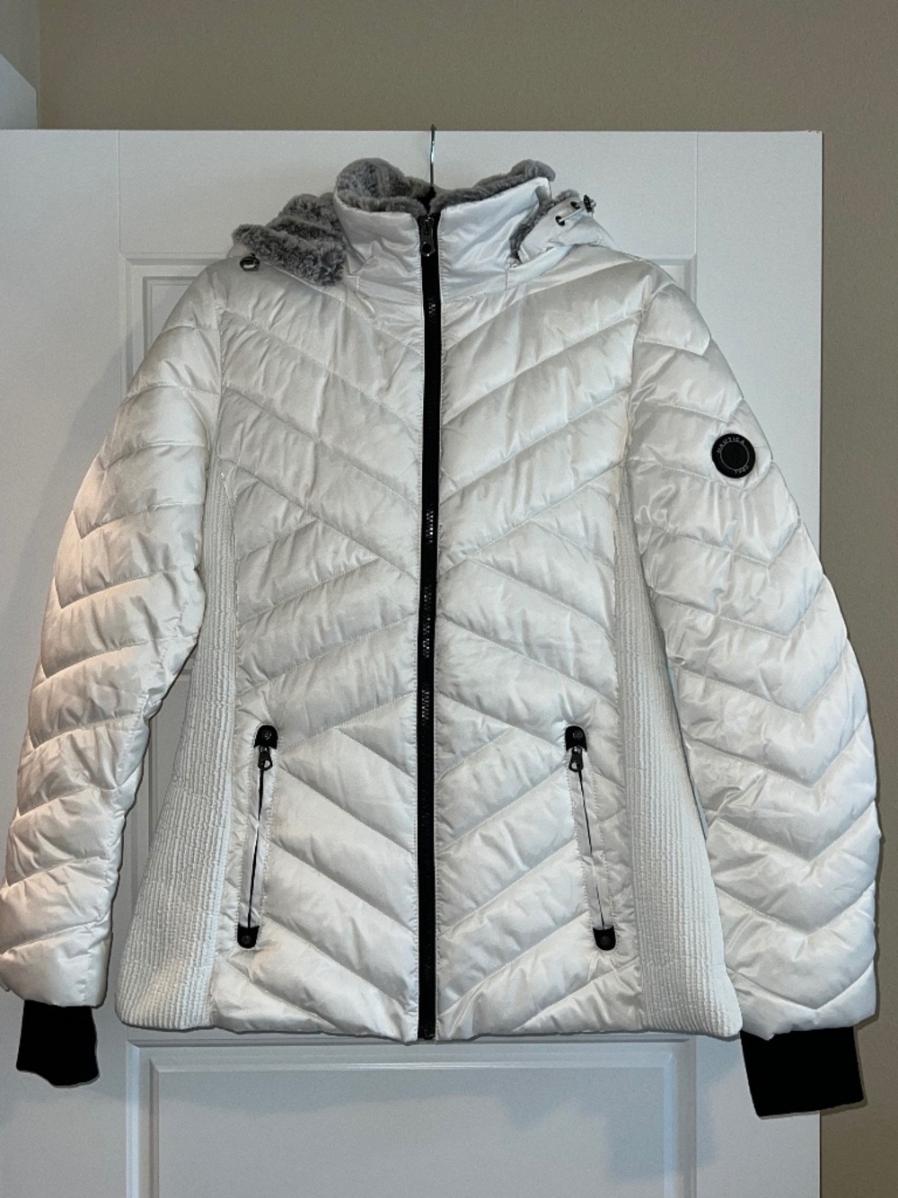Nautica White Puffer Detachable Faux Fur Hood w/ Black Trim Accents Size M